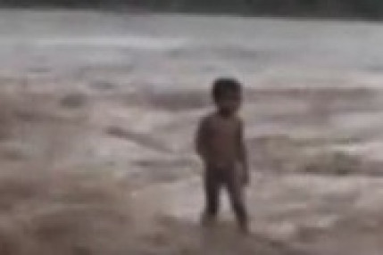 Un enfant sauvé du torrent Un enfant sauvé du torrent
