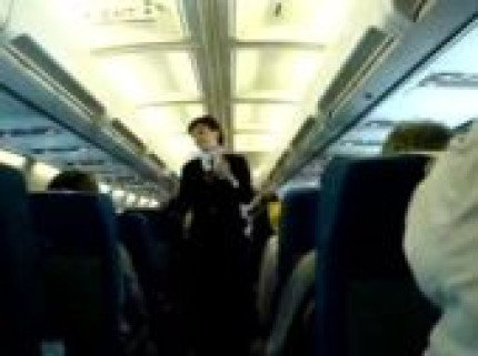 Un hotesse un peu en difficulté! Un hotesse un peu en difficulté!