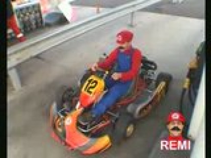 [In&eacute;dit] Remi Gaillard en Mario !!! 
