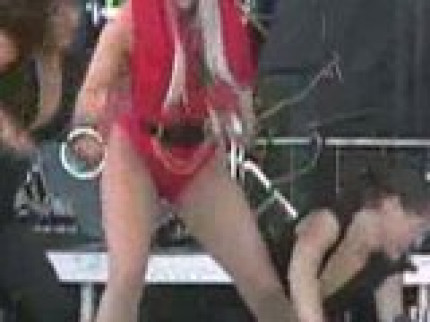 [CHOC] Lady Gaga frappe sa danseuse! 