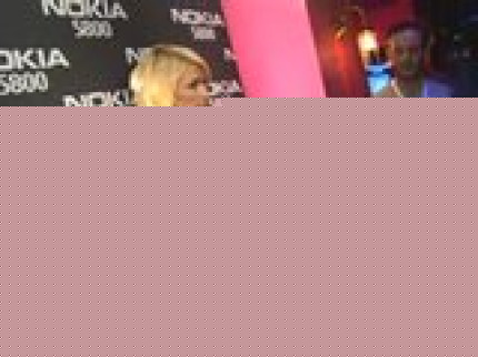 Paris hilton passe pour une...