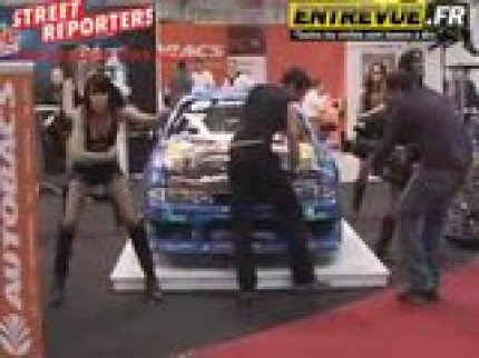 Ta copine? ... ou ... ta voiture? Ta copine? ... ou ... ta voiture?