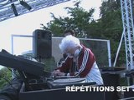 69 ans et DJ à Canne !